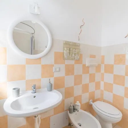 Nell'isola Oda ve Kahvaltı 4*